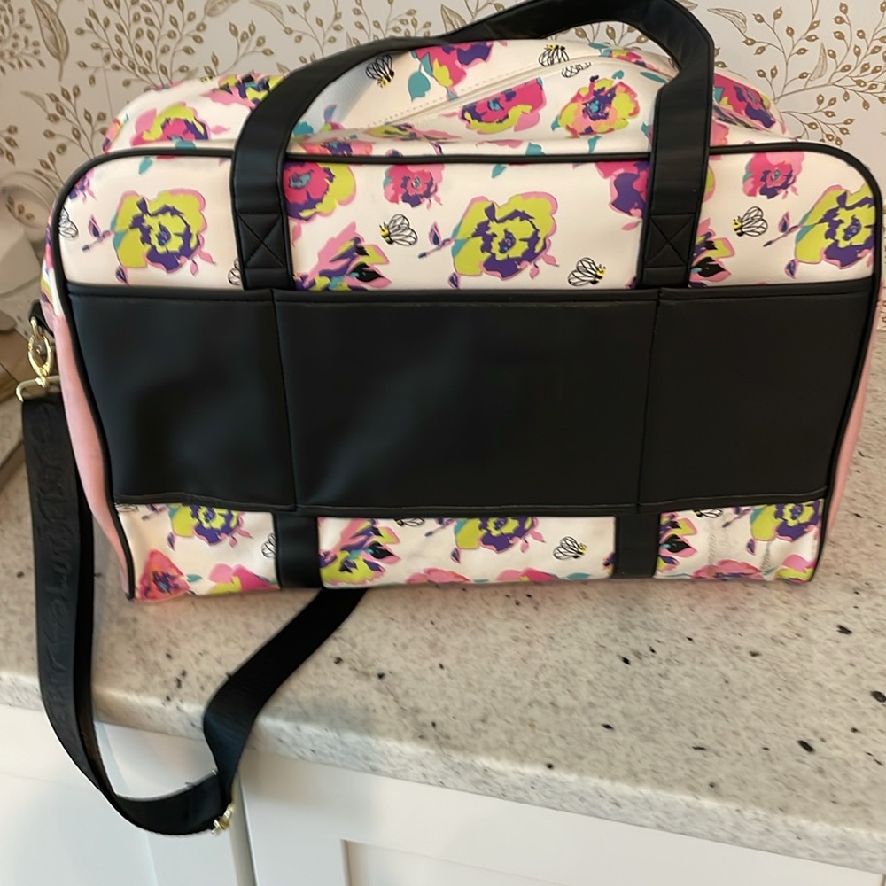 Betsy Johnson overnight bag - Picture 5 of 6